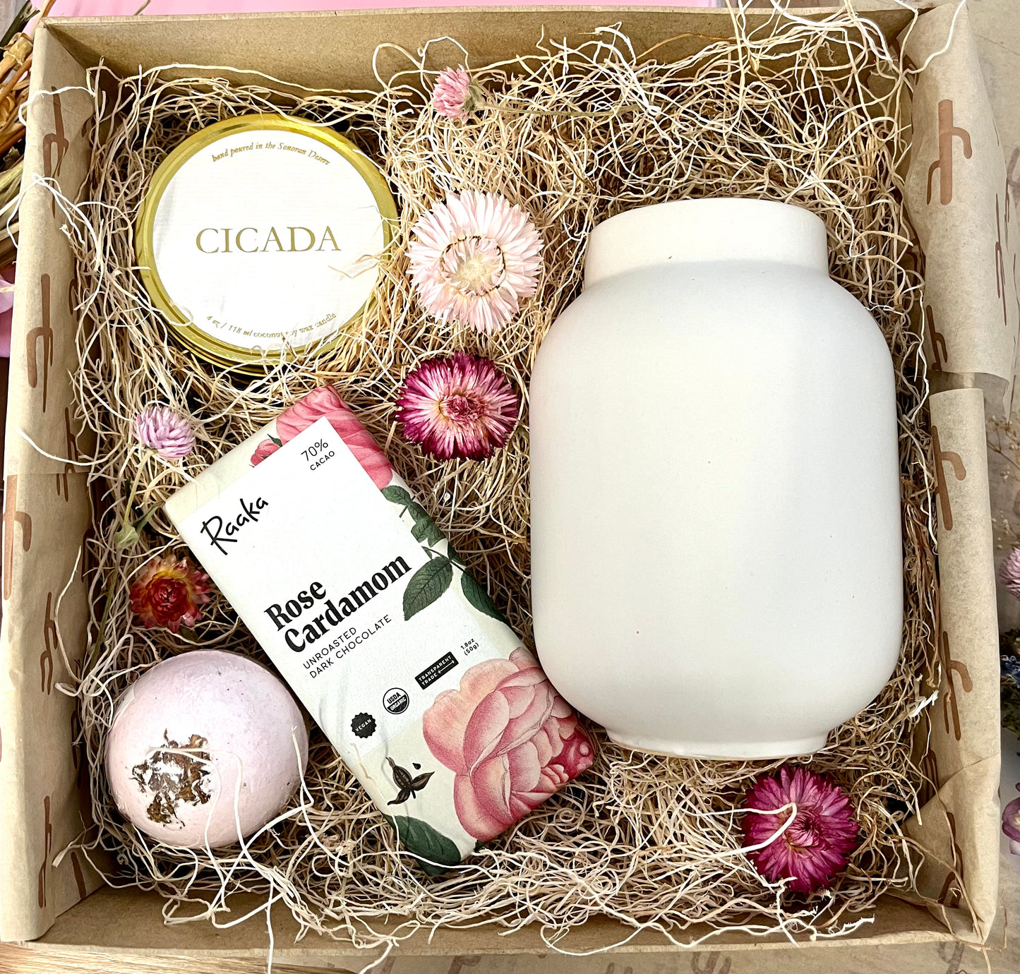Valentines Gift Box + Bouquet