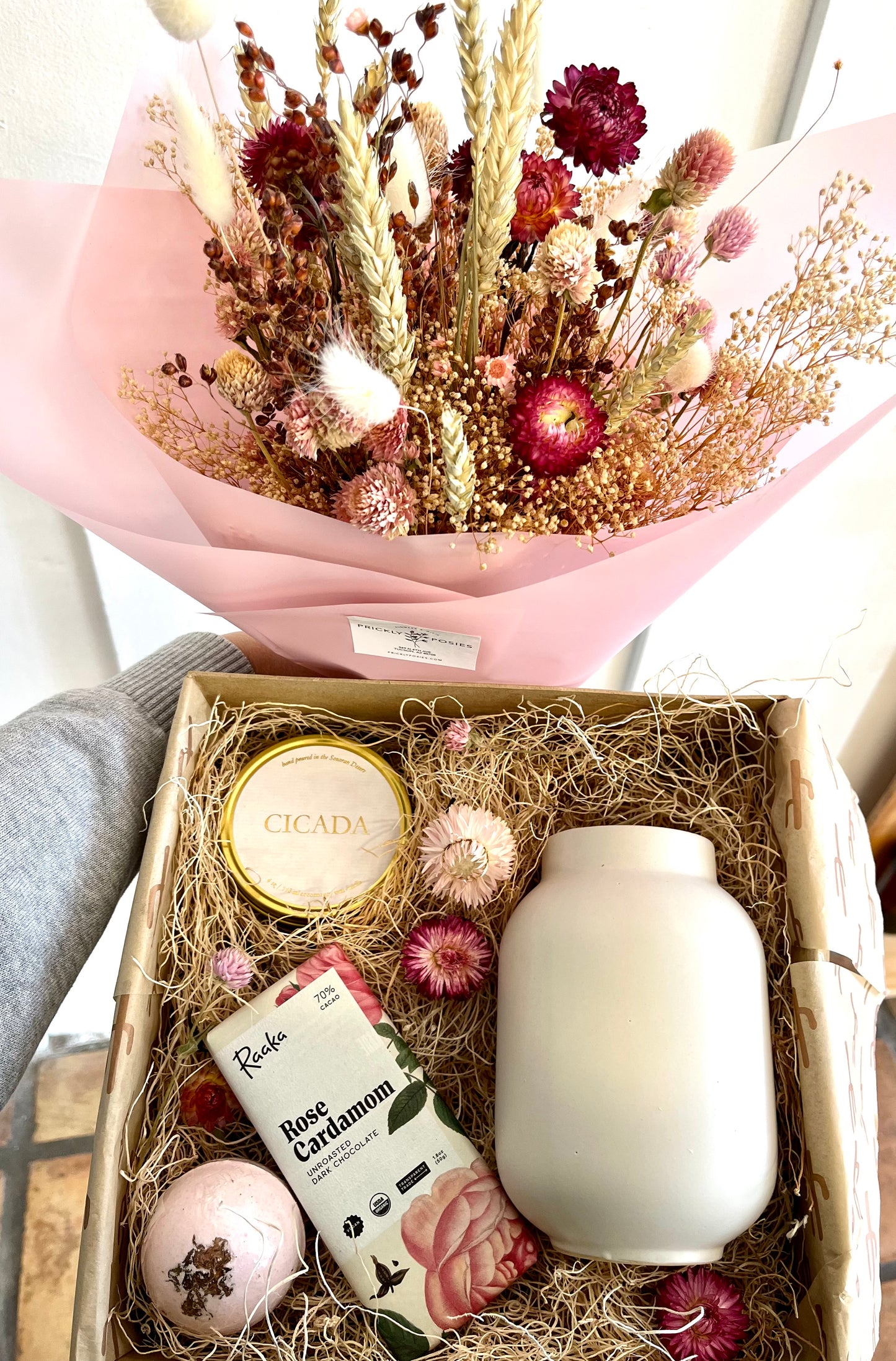 Valentines Gift Box + Bouquet