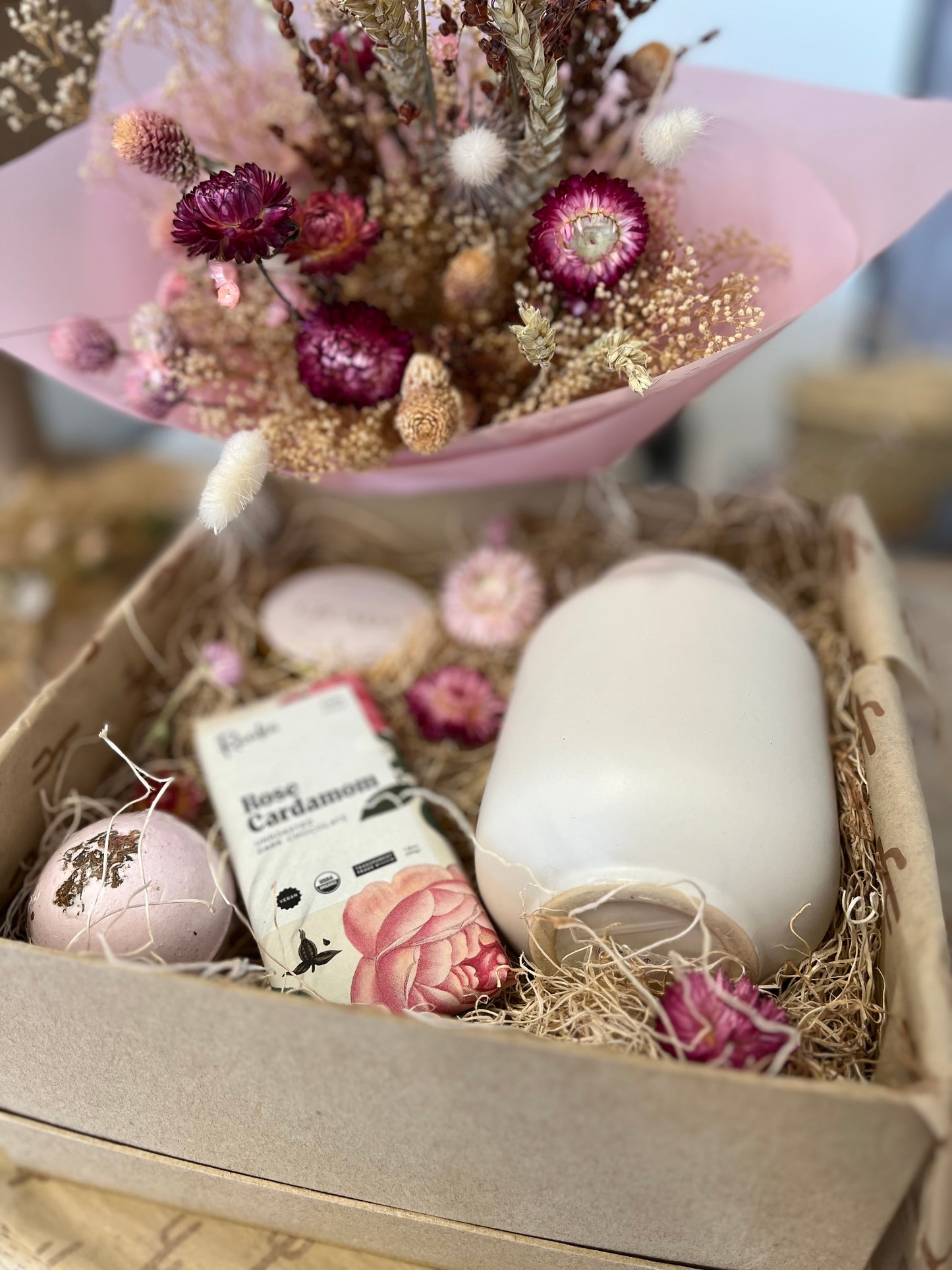 Valentines Gift Box + Bouquet