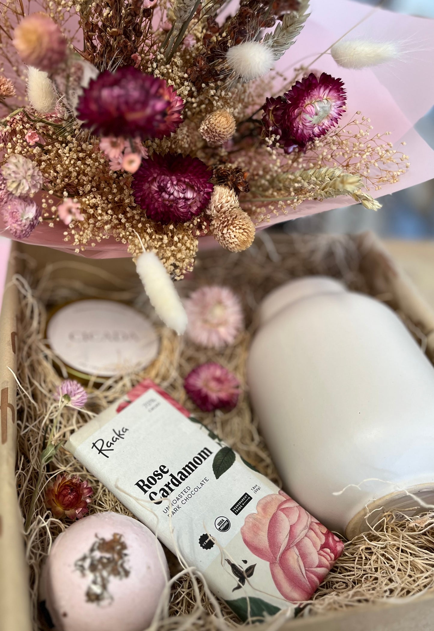 Valentines Gift Box + Bouquet