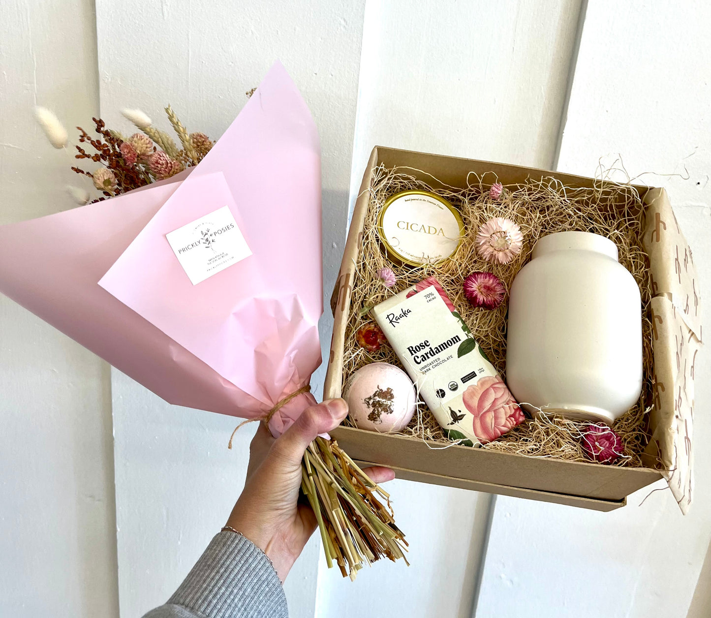 Valentines Gift Box + Bouquet